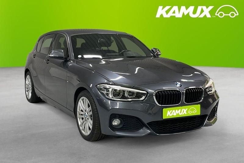 Silver/grå Begagnad 2016 BMW 118 M Sport Halvkombi | 154 800 kr (Marknadspris) - Bild 1/4