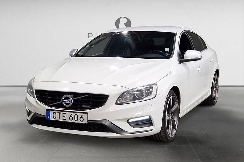 Vit Begagnad 2014 Volvo S60 R-Design Sedan | 89 900 kr (Marknadspris) - Bild 1/3