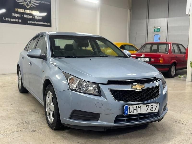 Blå Begagnad 2010 Chevrolet Cruze Sedan | 19 900 kr (Superpris) - Bild 1/4