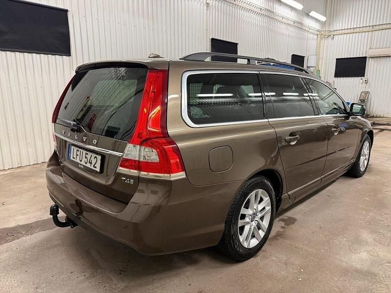 Begagnad Volvo V70 Momentum 190 HK (139 kW) 2015 Brun Kombi