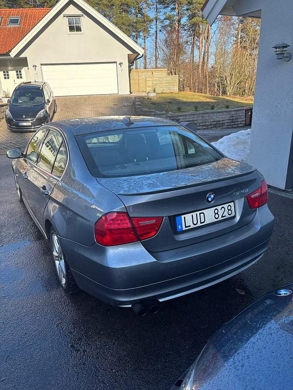 Begagnad BMW 325 218 HK (160 kW) 2011 Sedan