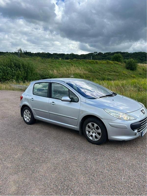 Grå Begagnad 2008 Peugeot 307 Halvkombi | 26 000 kr (Marknadspris) - Bild 1/1