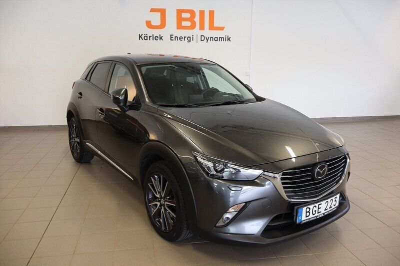 Grå Begagnad 2017 Mazda CX-3 Optimum SUV | 169 900 kr (Marknadspris) - Bild 1/4