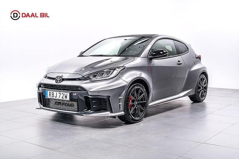 Begagnad Toyota Yaris 280 HK (205 kW) 2024 Silver Halvkombi