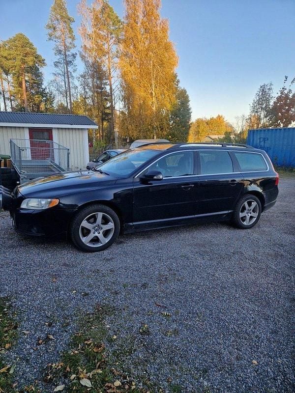 Svart Begagnad 2010 Volvo V70 Momentum Kombi | 68 000 kr (Marknadspris) - Bild 1/4
