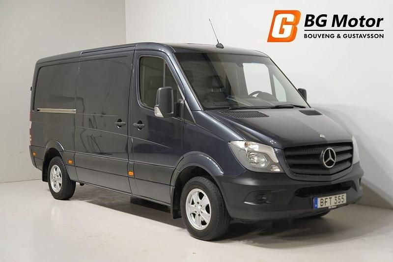 Mörkgrå (grå) Begagnad 2015 Mercedes Sprinter Van | 94 400 kr (Marknadspris) - Bild 1/4