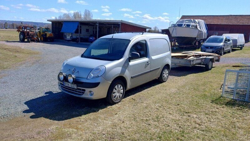 Silver Begagnad 2013 Renault Kangoo Minibuss | 30 000 kr (Superpris) - Bild 1/4