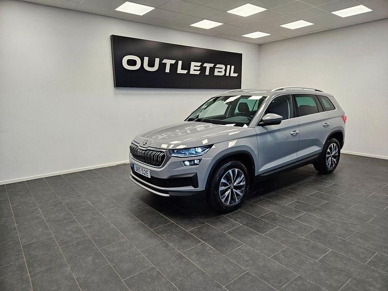 Grå Begagnad 2023 Skoda Kodiaq Style SUV | 399 000 kr (Marknadspris) - Bild 1/4