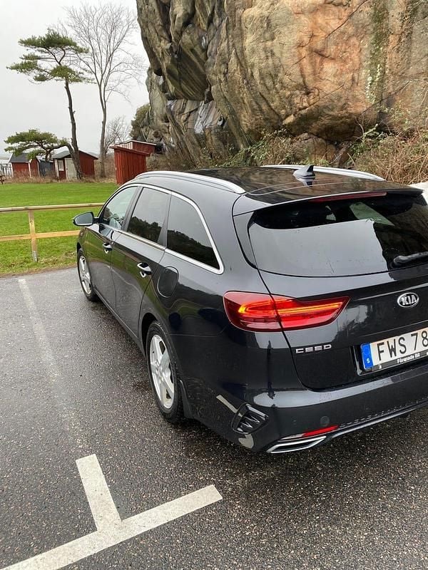Black pearl metallic Begagnad 2019 Kia Ceed GT GT-Line | 171 900 kr (Marknadspris) - Bild 1/4