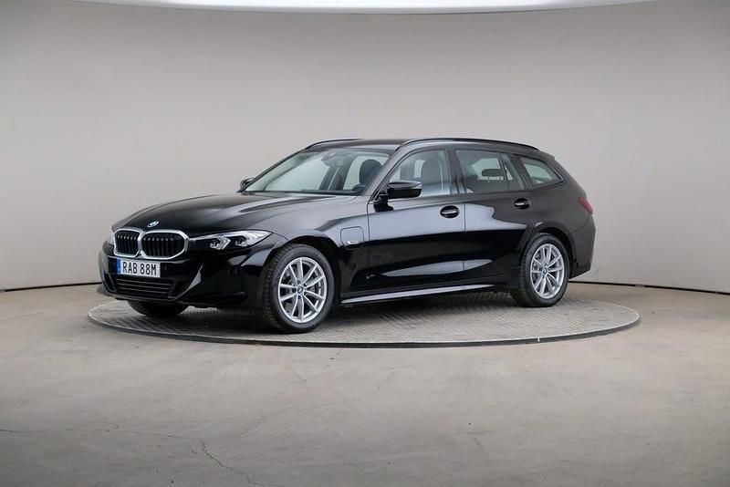 Begagnad BMW 330 292 HK (214 kW) 2023 Black (solid)