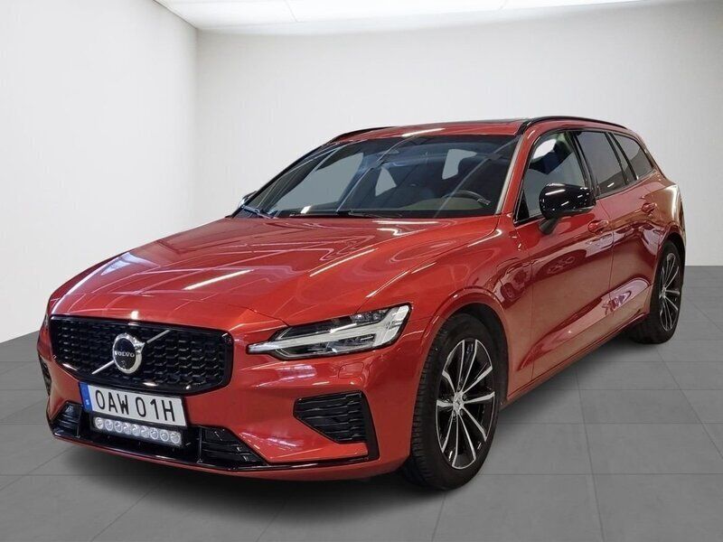 Röd Begagnad 2023 Volvo V60 Plus Kombi | 494 500 kr (Lite dyr) - Bild 1/4