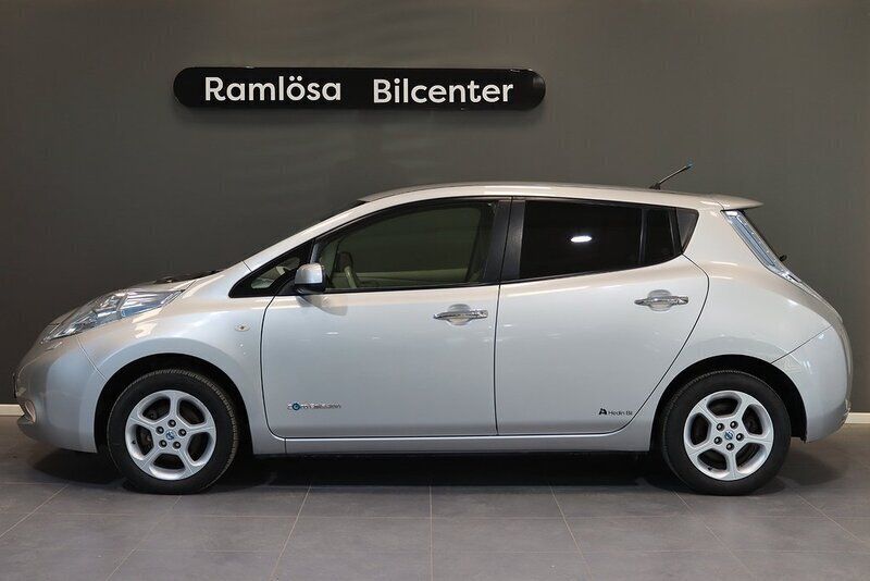 Silver Begagnad 2012 Nissan Leaf Halvkombi | 49 900 kr (Bra pris) - Bild 1/4