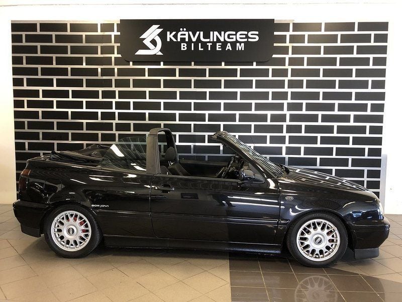 Begagnad VW Golf Cabriolet 90 HK (66 kW) 1997 Svart Cab