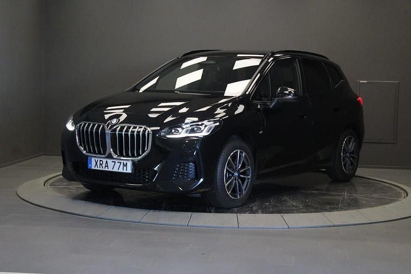 Svart Begagnad 2024 BMW 225 Active Tourer Comfort Edition Minibuss | 459 000 kr - Bild 1/4