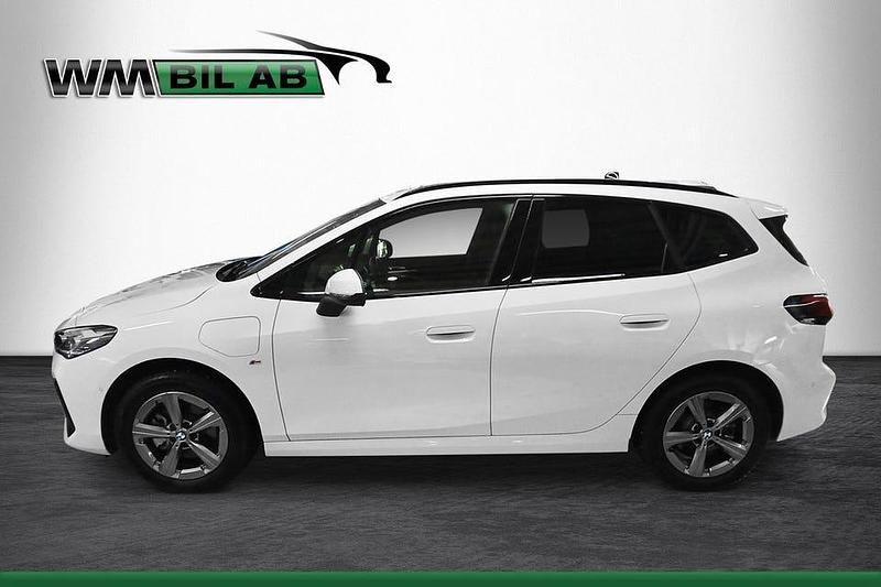 Vit Begagnad 2024 BMW 225 Active Tourer Minibuss | 399 000 kr - Bild 1/4