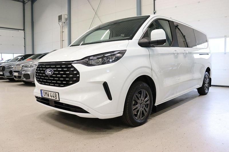 Vit Begagnad 2024 Ford Tourneo Custom Business Edition Minibuss | 589 900 kr (Marknadspris) - Bild 1/4
