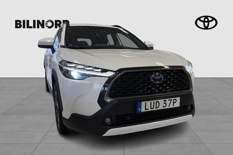 Begagnad Toyota Corolla Cross Executive 200 HK (147 kW) 2022 Vit SUV