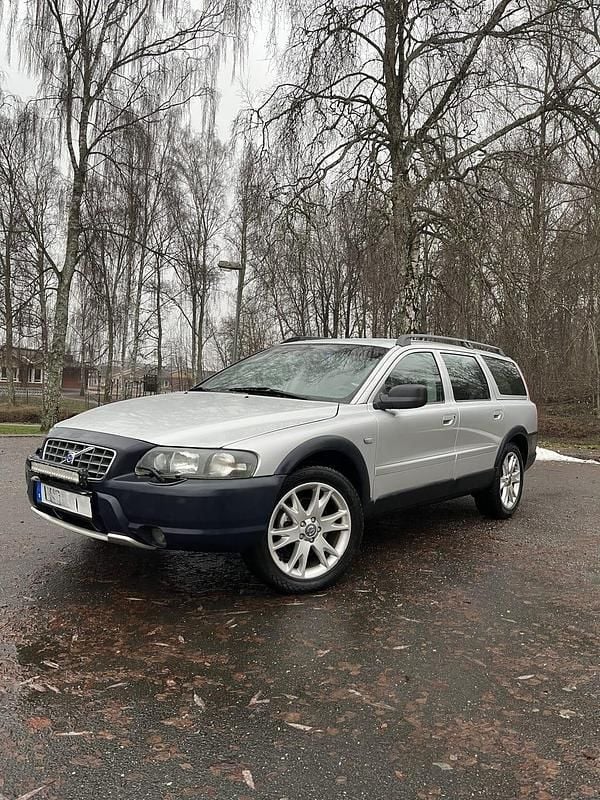 Silver Begagnad 2004 Volvo XC70 SUV | 38 000 kr (Bra pris) - Bild 1/4