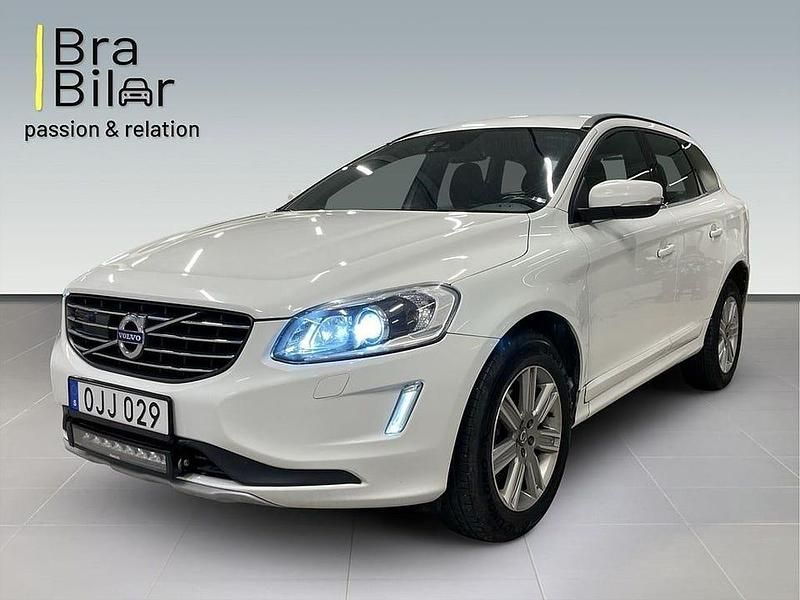 Vit Begagnad 2017 Volvo XC60 Momentum SUV | 109 900 kr - Bild 1/4