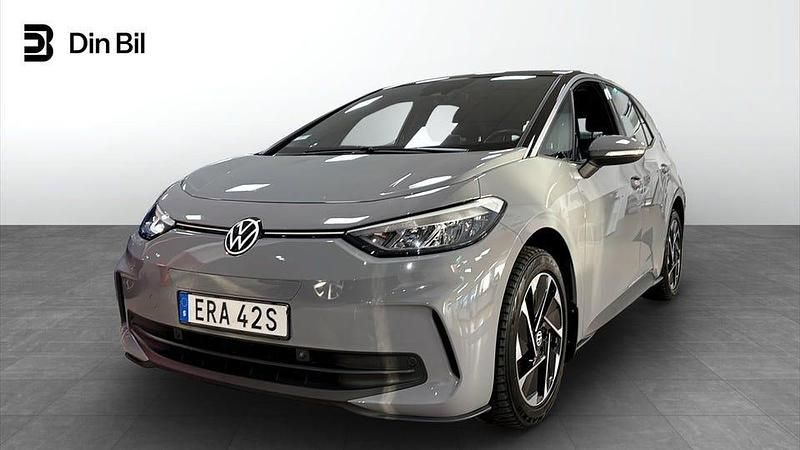 Moonstone grey black Begagnad 2023 VW ID.3 Pro Performance Halvkombi | 319 900 kr (Marknadspris) - Bild 1/4