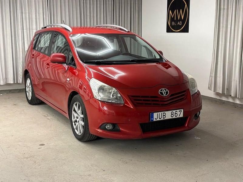 Röd Begagnad 2011 Toyota Verso Minibuss | 69 900 kr (Marknadspris) - Bild 1/4