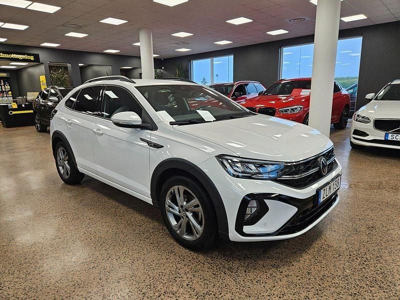Vit Begagnad 2022 VW Taigo R-line SUV | 219 900 kr (Marknadspris) - Bild 1/4