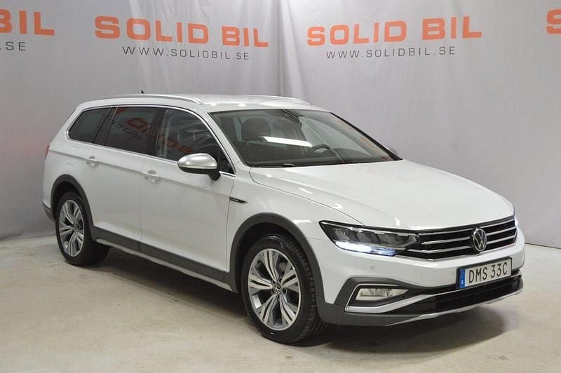 Vit Begagnad 2022 VW Passat Alltrack Kombi | 269 900 kr (Superpris) - Bild 1/4