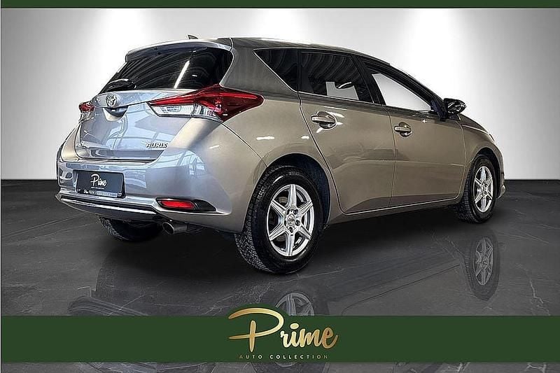 Begagnad Toyota Auris Active 116 HK (85 kW) 2015 Brun Halvkombi