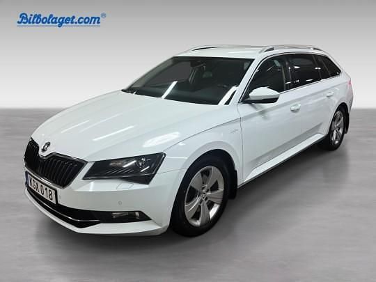Begagnad Skoda Superb 2016 Vit Kombi