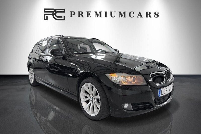 Svart Begagnad 2011 BMW 320 Kombi | 79 900 kr (Marknadspris) - Bild 1/4