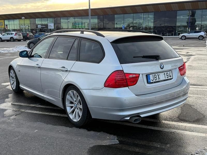 Begagnad BMW 320 177 HK (130 kW) 2009 Titanium silver metallic Kombi