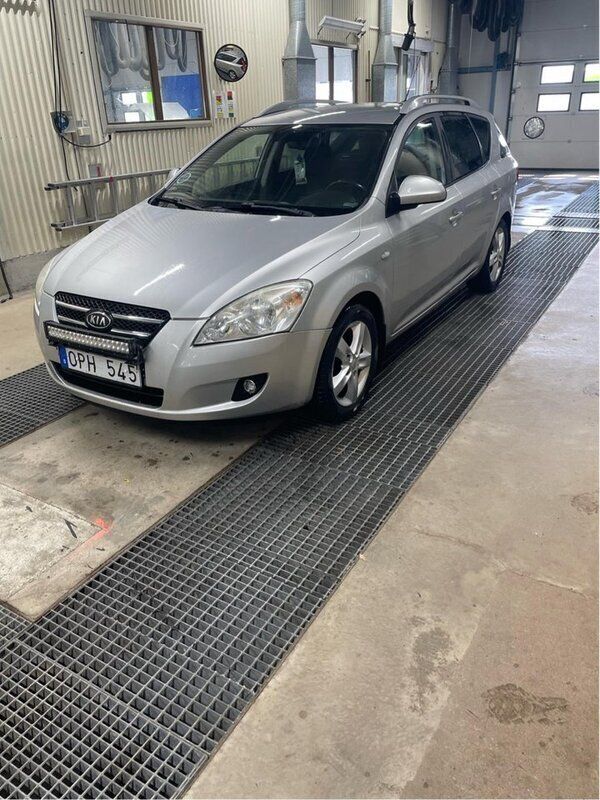 Silver Begagnad 2008 Kia Ceed Kombi | 34 000 kr (Bra pris) - Bild 1/4