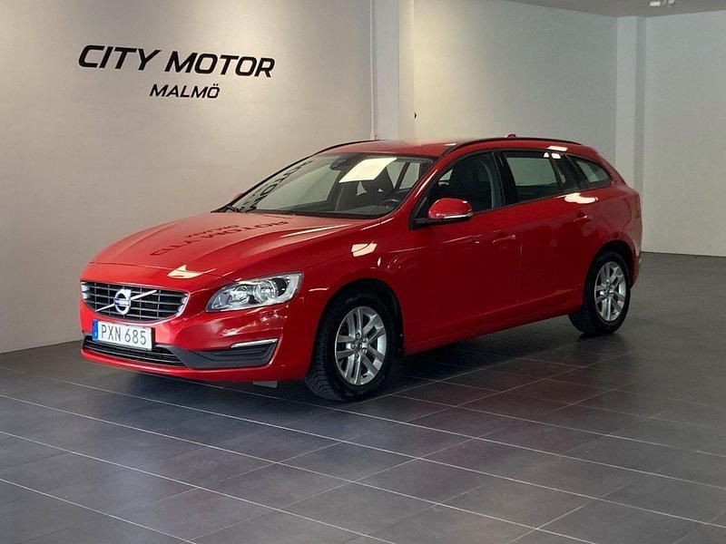 Röd Begagnad 2018 Volvo V60 Kinetic Kombi | 159 900 kr (Marknadspris) - Bild 1/4