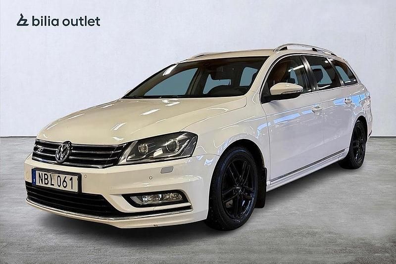 Vit Begagnad 2012 VW Passat R-line Kombi | 104 900 kr (Marknadspris) - Bild 1/4