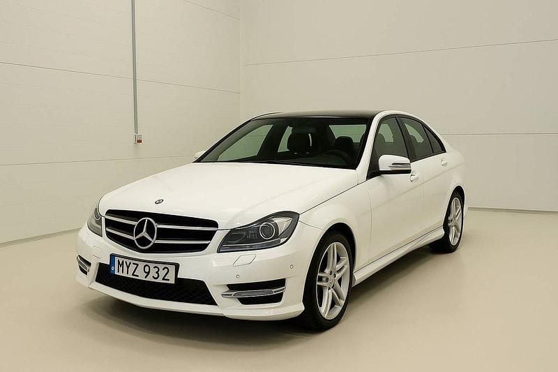Vit Begagnad 2012 Mercedes C200 AMG Sedan | 184 900 kr (Lite dyr) - Bild 1/4