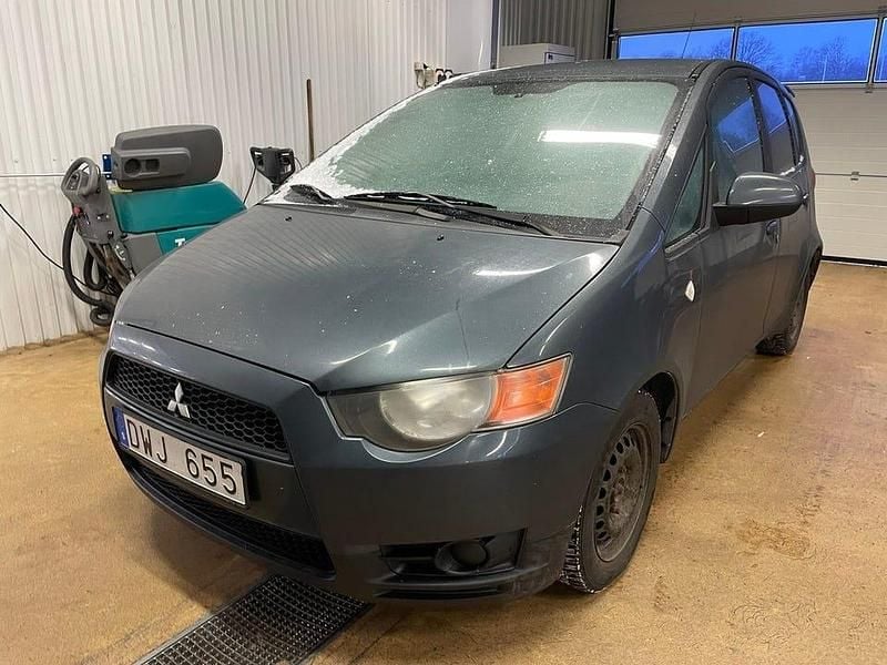 Begagnad Mitsubishi Colt 95 HK (69 kW) 2010 Grå metallic Halvkombi