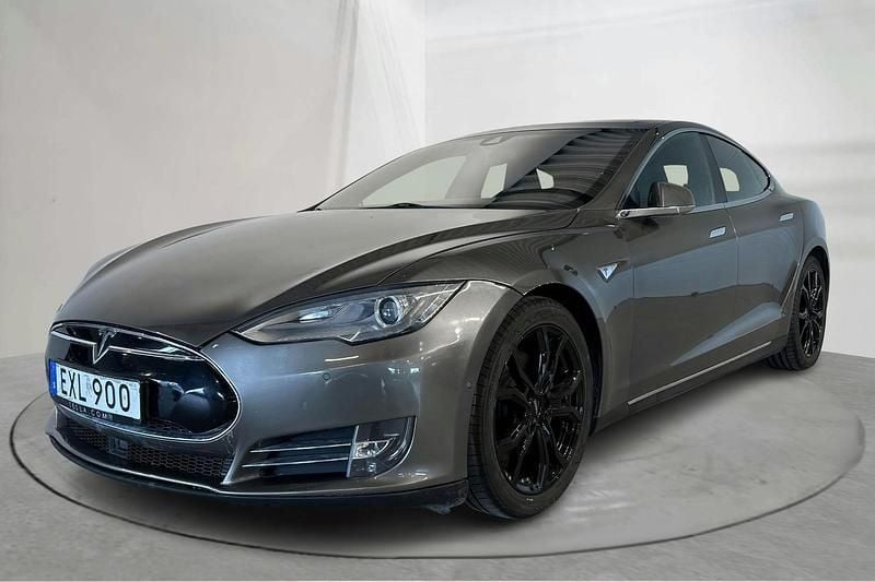 Grå Begagnad 2015 Tesla Model S Sedan | 300 000 kr (Bra pris) - Bild 1/4