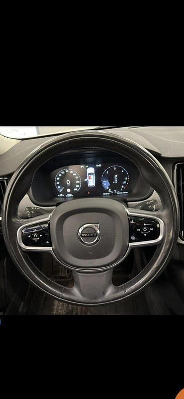 Vit Begagnad 2017 Volvo V90 Momentum Kombi | 232 000 kr (Marknadspris) - Bild 1/4