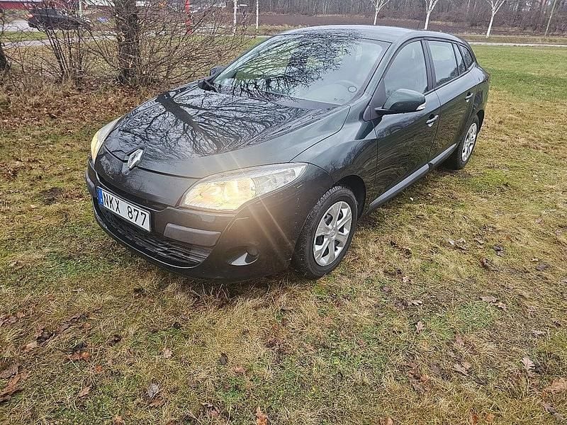 Grön Begagnad 2010 Renault Mégane GrandTour Kombi | 47 000 kr (Marknadspris) - Bild 1/4