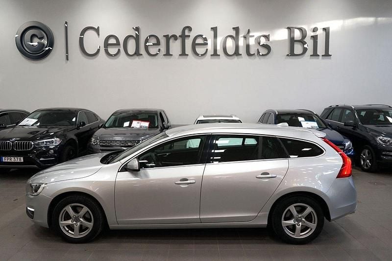 Silver Begagnad 2017 Volvo V60 Summum Kombi | 179 900 kr (Marknadspris) - Bild 1/4