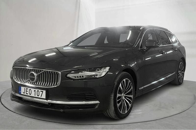 Grå Begagnad 2023 Volvo V90 Core Kombi | 330 000 kr (Bra pris) - Bild 1/4