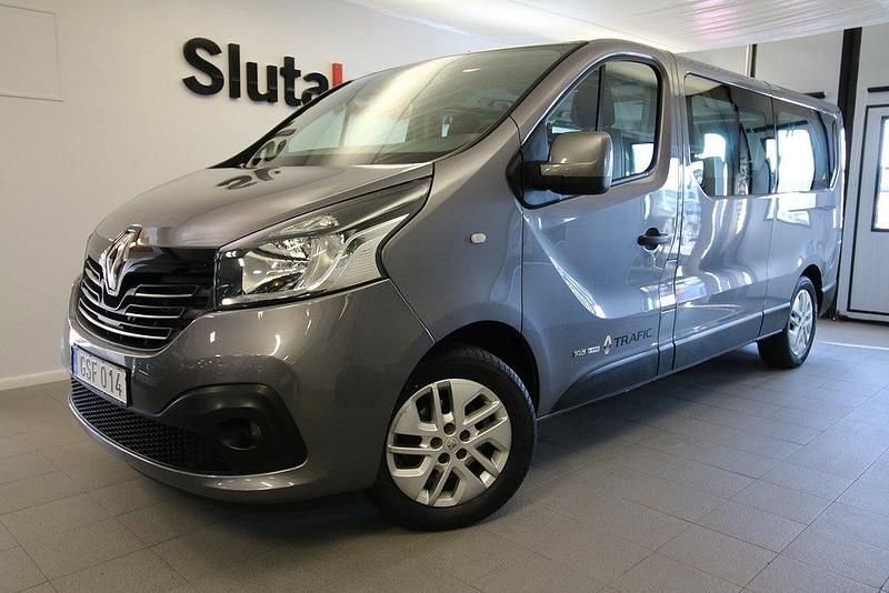 Grå (grå metallic) Begagnad 2016 Renault Trafic Van | 199 900 kr - Bild 1/4
