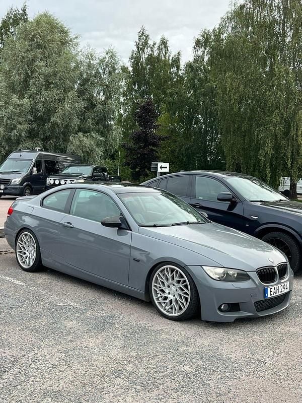 Nardo Begagnad 2007 BMW 335 Sportkupé | 112 000 kr (Marknadspris) - Bild 1/3