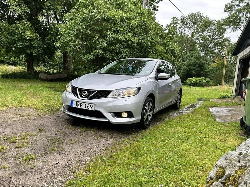 Silver Begagnad 2015 Nissan Pulsar Halvkombi | 60 000 kr (Bra pris) - Bild 1/4
