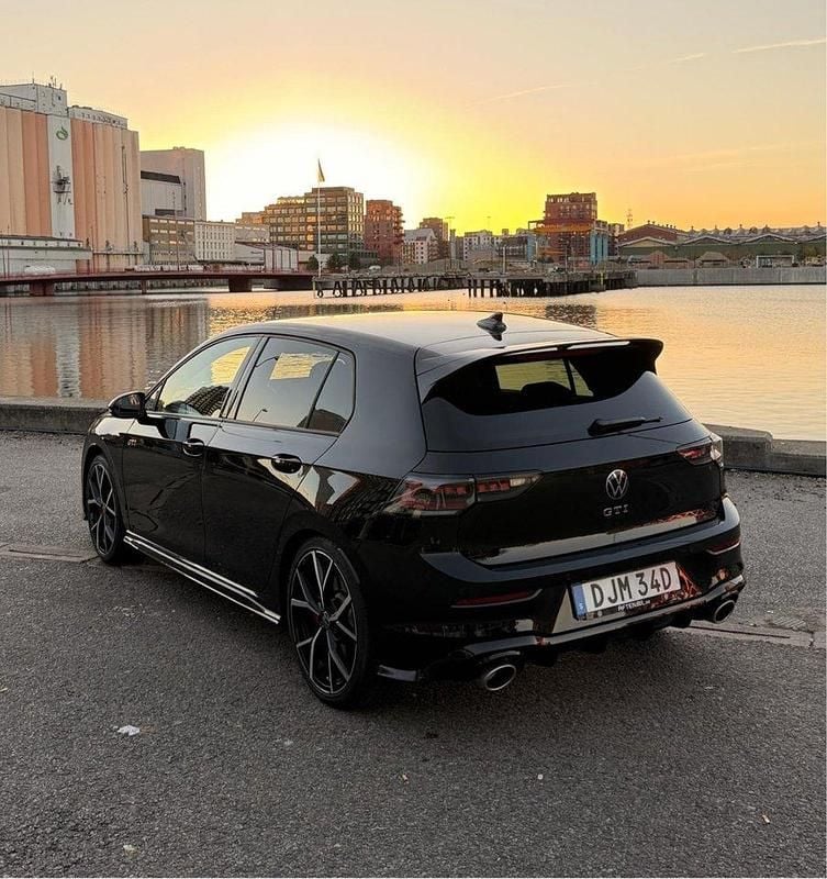 Svart Begagnad 2025 VW Golf VIII GTI Clubsport Halvkombi | 419 900 kr (Superpris) - Bild 1/4