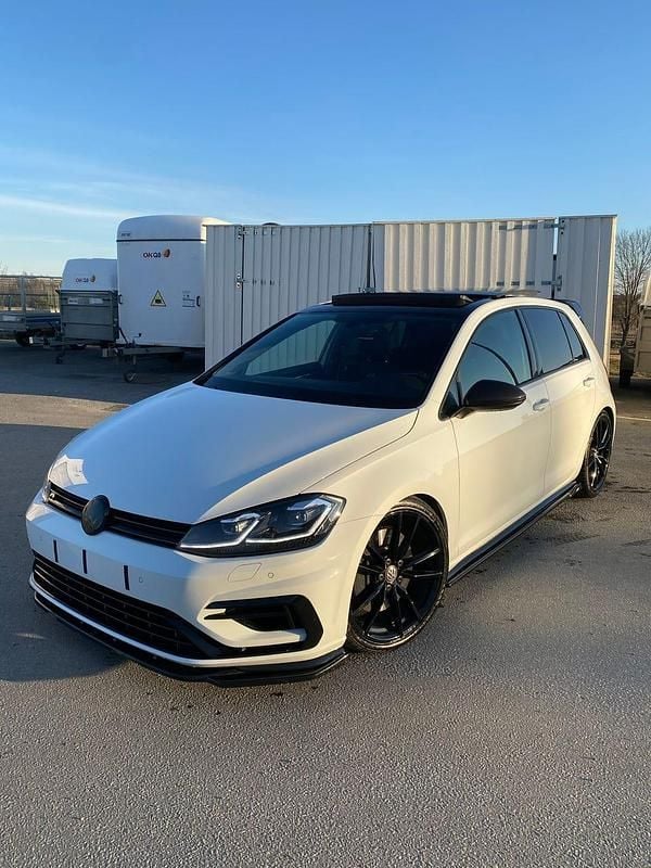 Begagnad VW Golf VII R 310 HK (228 kW) 2018