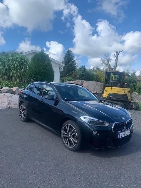 Svart Begagnad 2018 BMW X2 M Sport SUV | 223 000 kr (Marknadspris) - Bild 1/4