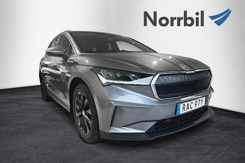 Grå Begagnad 2022 Skoda Enyaq iV SUV | 359 900 kr (Bra pris) - Bild 1/4