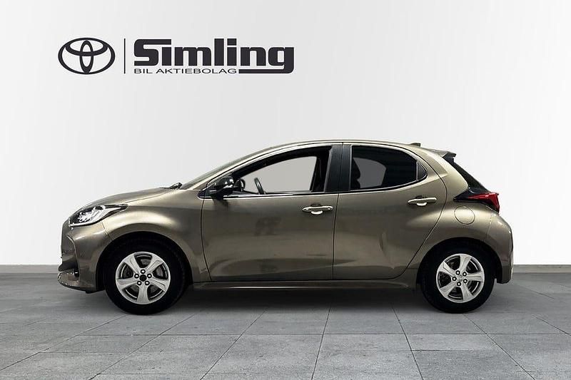 Begagnad Toyota Yaris Hybrid Style 116 HK (85 kW) 2022 Grön Halvkombi