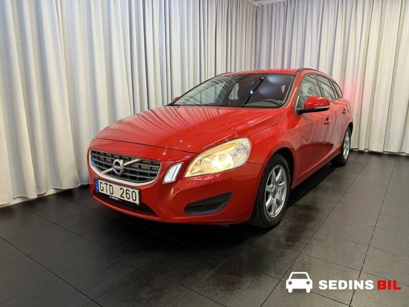 Röd Begagnad 2012 Volvo V60 Kombi | 64 900 kr (Marknadspris) - Bild 1/4
